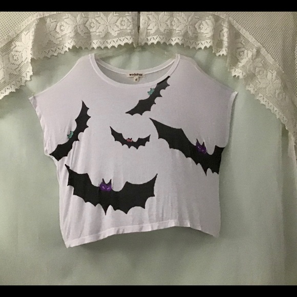 🥀Bats on a sheer white top with some pulls pics - Picture 9 of 12